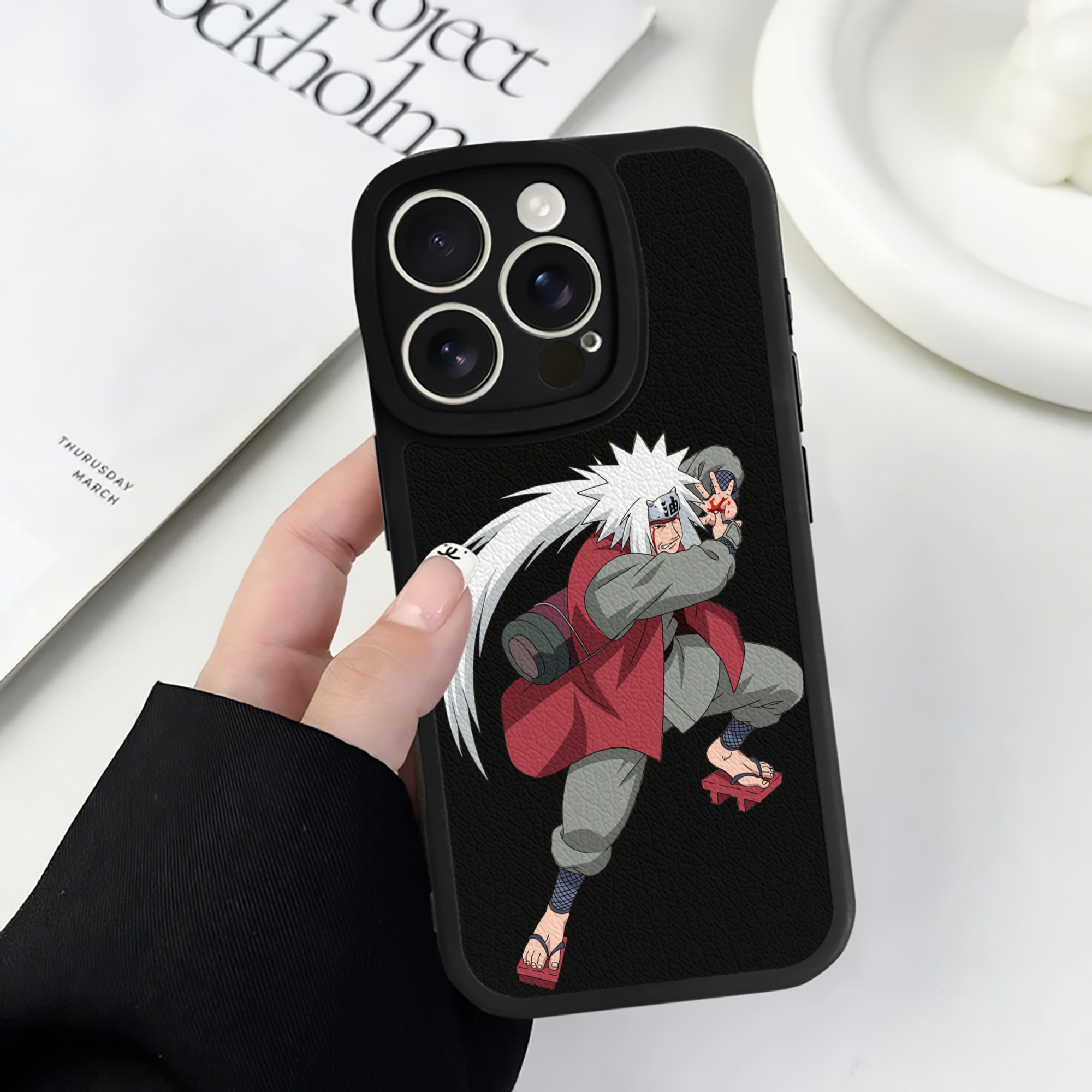 （画像用） NARUTO -ナルト- 自来也（じらいや） Jiraiya 【iPhone 16シリーズ対応】シリコンスマホケース（レザー調） 材質：シリコン